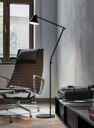 NJP gulvlampe 2700k - sort