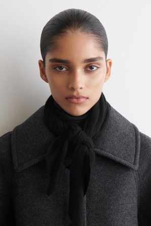 COS Men's Cashmere Triangle Scarf in Black