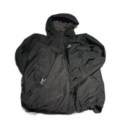 Svart vindjacka från Haglöfs med huva