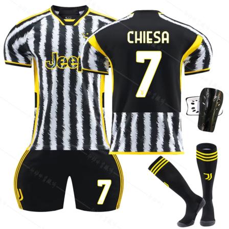 23/24 Juventus Koti Jalkapallopaita Set sukat ja suojavarusteet 7 CHIESA #20