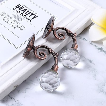 2 kpl punaisia vanhan ajan kirkkaita kristalliverhojen seinäpidikkeitä tupsut Cu