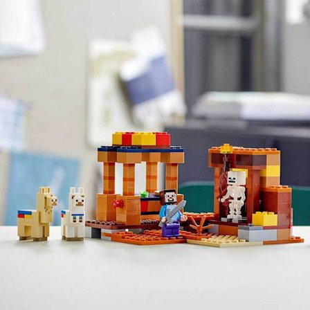 Minecraft The Trading Post 21167 Collectible Action-Figur Lekset med Minecrafts Steve and Skeleton Toys, nytt 2021 (201 stycken)