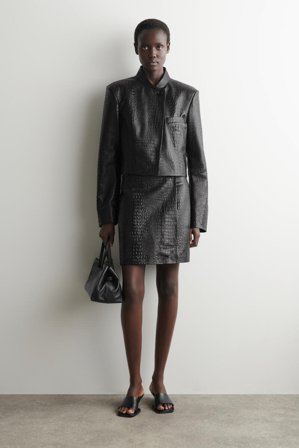 COS Women's Jacka I Krokodilskinnspräglat Läder in Svart