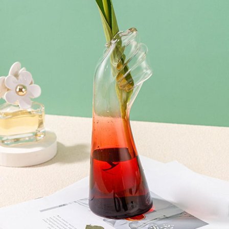 Lasinen käsi, joka pitää maljakkoa, Koti-sisustus, Kädessä pidettävä istutusastia