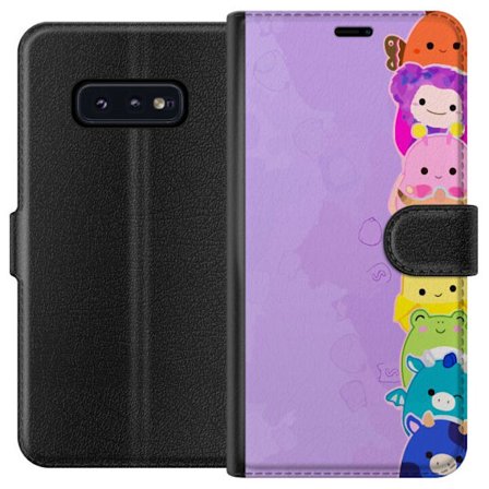 Yhteensopiva Lompakkokotelo Samsung Galaxy S10e Tumma siluetti Jeesuksesta, jolla on orjantappurakruunu mustaa taustaa vasten, voimakkaassa kontrastis