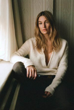 Camille Charriere x NA-KD Stickad tröja i ullblandning med V-hals - Premiumkvalitet - OffVit - M (EU 38-40)