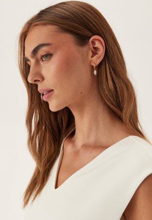 BY JOLIMA - Teardrop Huggie - Gold