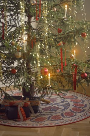 Jotex - Rundt Bomullsteppe ø 120 Cm Bomull Natur/blå/rød ASTRID - Kjøp Bomulls- & filleryer hos Jotex