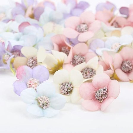 80 stk Mini Kunstige Blomster Kunstig Tusenfryd Hode Håndlaget Flerfarget for Bryllup Scrapbooking Deco Kles Tilbehør