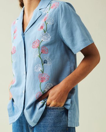 Lexington Ajla broderad blus av linne