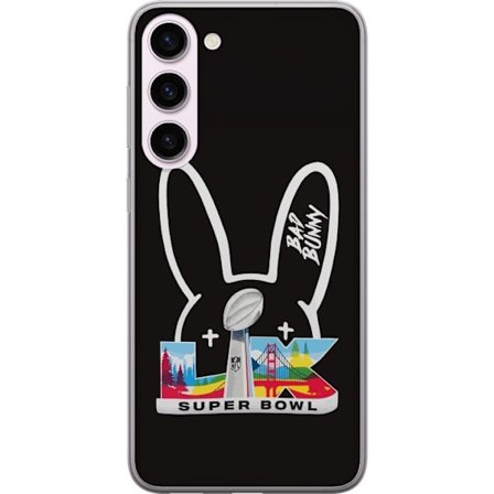 Kompatibel Mobilcover til Samsung Galaxy S23+ Bad Bunny portræt med åben skjorte, tatoveringer og krøllet hår i stilfuld modefotografering