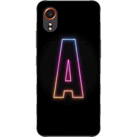 Yhteensopiva Puhelinkuori Samsung Samsung Galaxy Xcover7 Minimalistinen neonkirjain A sateenkaarenvärisessä valossa mustaa taustaa vasten modernissa