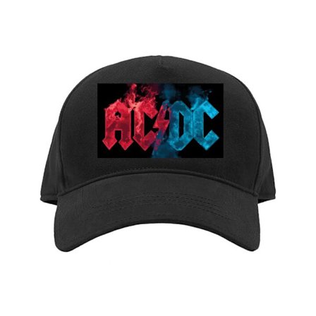 Kaps ACDC-logo i delt rød og blå ild- og røykstil mot svart bakgrunn med kraftfull rockestetikk og høy kontrast