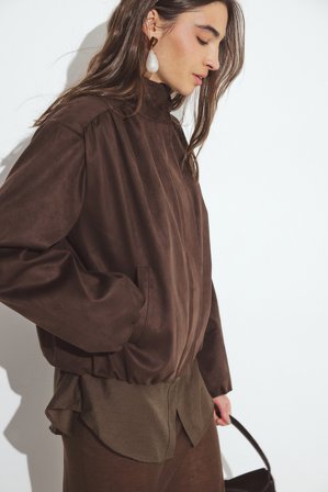 NA-KD Jacka i fuskmocka med axeldetalj - Jackor i läderimitation - Brun - EU 38