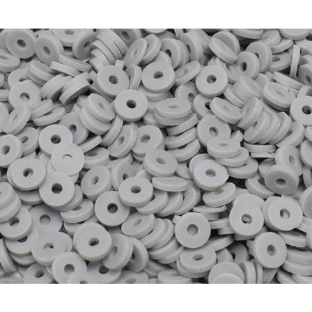 2000+ kpl Vaaleanharmaita Savihelmiä Irtotavarana, Polymeerisavihelmiä Rannekkeiden Valmistukseen, Heishi-Helmiä Rannekkeille, Litteät Helmiä (6 mm). 