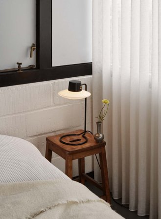 AJ Oxford bordlampe uten toppskjerm - opal/sort