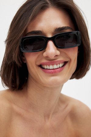 NA-KD Accessories breite Sonnenbrille im Retro-Look - Sonnenbrillen - Schwarz - One Size