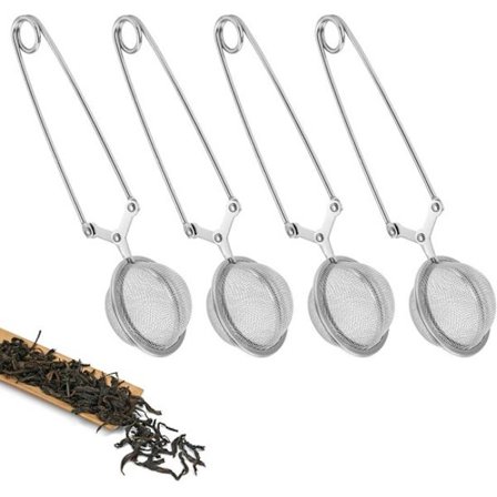 Et sæt med 4 te-kander i rustfrit stål, Ø 4,5 cm, te-si til løs te og fine sigtetænger.