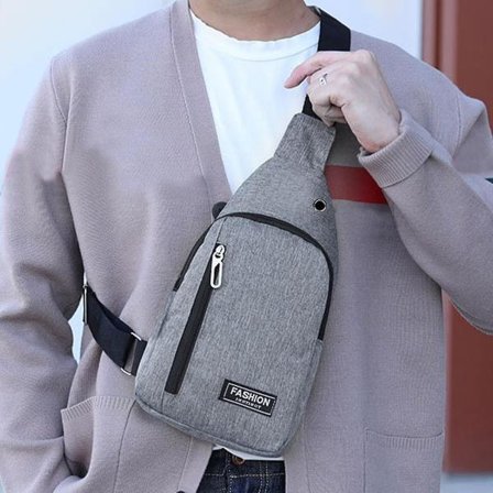 Liten Sling Bag Crossbody Bröst Axel Vattentät Sling Handväska En Rem Resväska För män Kvinnor Pojkar med hörlurshål C