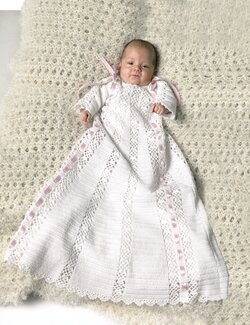 Dopklänning och Mössa Lillan