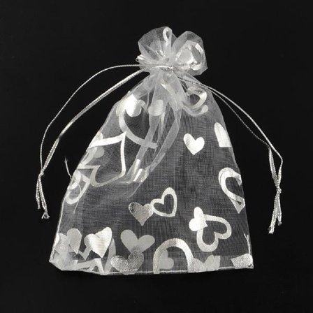 10 st. Organza påsar c.a 12x10 cm. Vita med silverhjärter