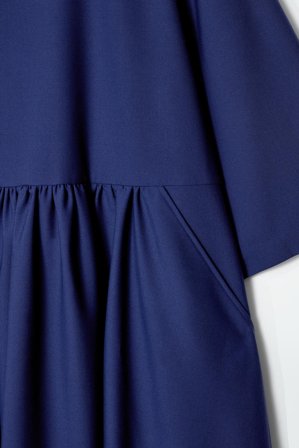 COS Sukienka Z Mieszanki Z Wełną Z Zebranym Materiałem in Niebieski