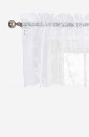 Cellbes of Sweden - Mønstret blondegardin i hvit i størrelse