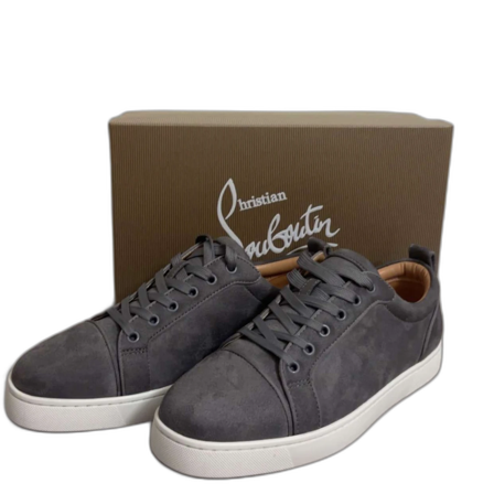 Grå mocka sneakers från Louboutin