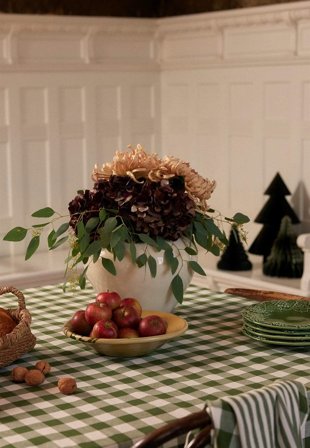 Cellbes of Sweden - Vevet, rutete duk i grønn / hvit / rutete i størrelse 140 x 250 cm