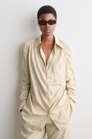 COS Damen Handgefertigtes Hemd Aus Seide In Knitteroptik - Beige