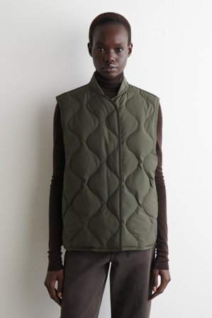 COS Men's Oversized Quilted Down Gilet in Green