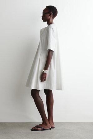 COS Bawełniana Sukienka Mini Z Plisami in Biały