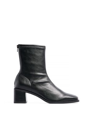 NA-KD Fitted Block Heel Ankle Boots - Støvler - Sort - EU 36