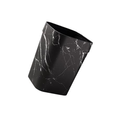 Uudelleenkäytettävä säiliö viljajätteelle maatilalle A Black Square
