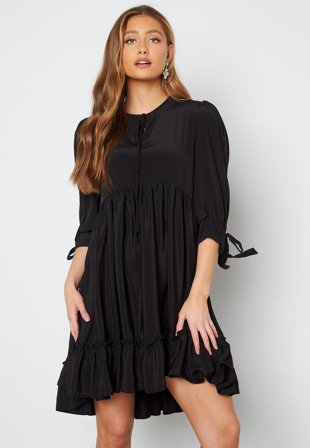 John Zack The Neck Frill Hem Dress Black Klær