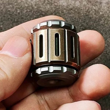 Titaani Damaskos Sormenpää Gyro Paracord Helmet Miehen Stressiä Lievittävät Lelut