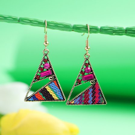 Lazda Cross-Border Supply Nya örhängen Nya Triangel Inlagda Highlight Protein Resin Drill Örhängen i etnisk stil