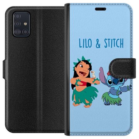 Kompatibel Tegnebogsetui til Samsung Galaxy A51 Farverig illustration af Lilo og Stitch, der danser hula i græsskjorter