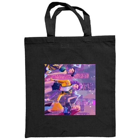 Stoffpose Fargerik futuristisk illustrasjon med tre stiliserte popstjerne karakterer svevende blant neonlys, musikknoter og glitrende bysilhuetter i r