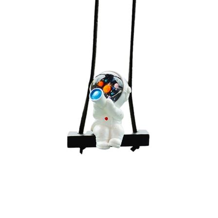 Swing Astronautin muotoinen auton riipus sarjakuva auton takapeilit riippuvat koristeet hartsinen sisustus