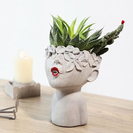 Suuteleva Pääruukku Viemärireikillä, Ihastuttava Veistos