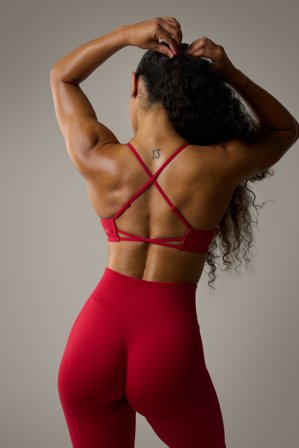ICANIWILL - Smooth Seamless Strappy Sports Bra Red Cherry - Sport-BH - Dam - Träningskläder från ICIW