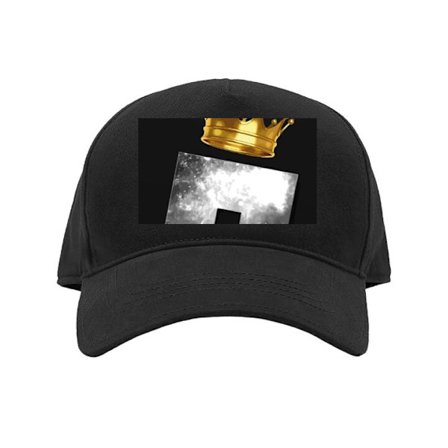 Kasket Roblox-symbol i galaksemønster med gylden krone mod sort baggrund med rum stemning og stærk kontrast