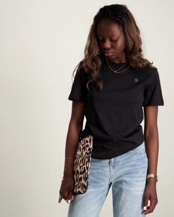 Calvin Klein MONO MINI BADGE REG T-SHIRT Svart T-skjorter Jente - Kids Brand Store