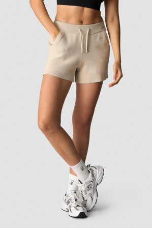 ICANIWILL - Soft Knit Oversized Shorts Light Beige- Shorts - Dames - sportkleding van ICIW