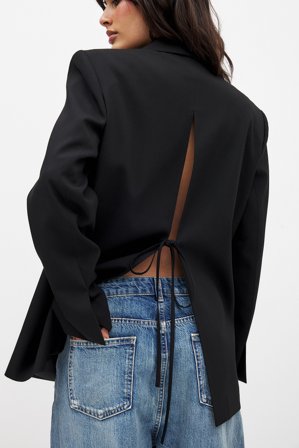 NA-KD - Oversized blazer med åpen rygg - Lang Blazers - Svart - EU 36