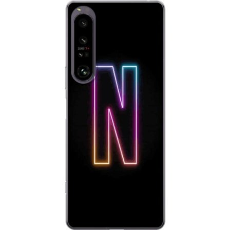 Yhteensopiva Puhelinkuori Sony Sony Xperia 1 IV Minimalistinen neonkirjain N värinvaihtuvassa valossa mustaa taustaa vasten