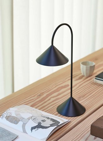 Grasp oppladbar bordlampe H47 - matt sort