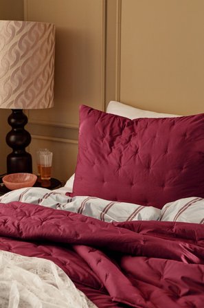 Staycation - Tyynynpäällinen Magnificent - Punainen - Koristetyynyt & tyynynpäälliset - 60X80 - - Homeroom