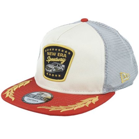 New Era - Vit trucker Keps - Motorsport Golfer White/Terracotta Trucker @ Hatstore